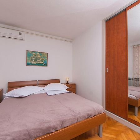 Apartments By The Sea Brela, Makarska - 20778 Стая снимка
