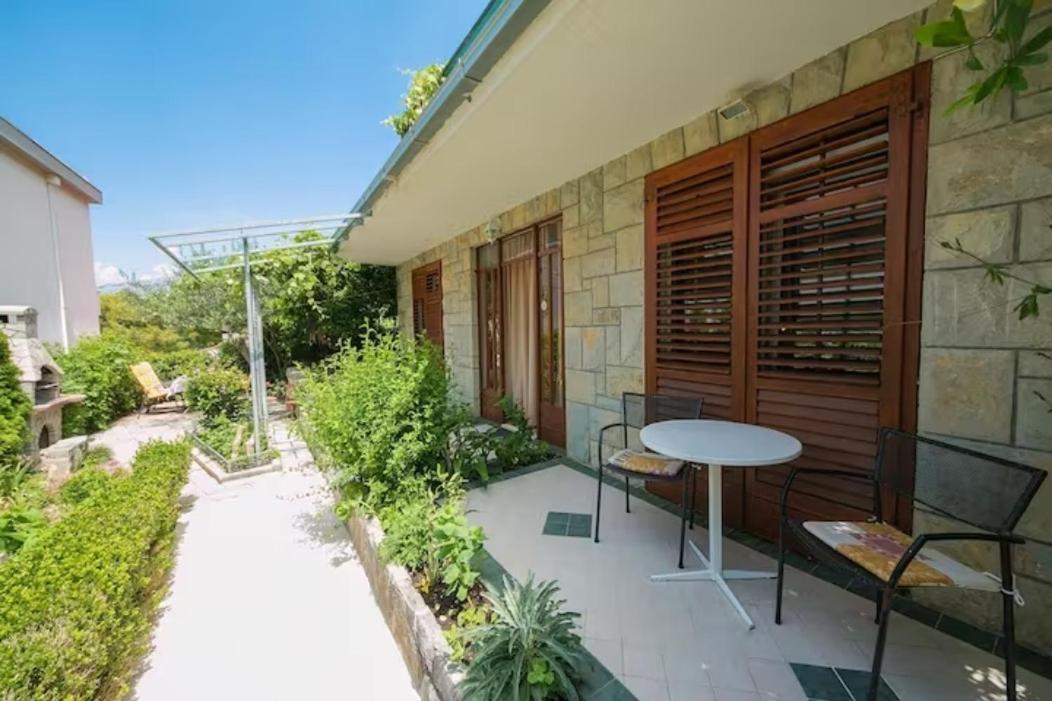 Apartments By The Sea Brela, Makarska - 20778 Екстериор снимка