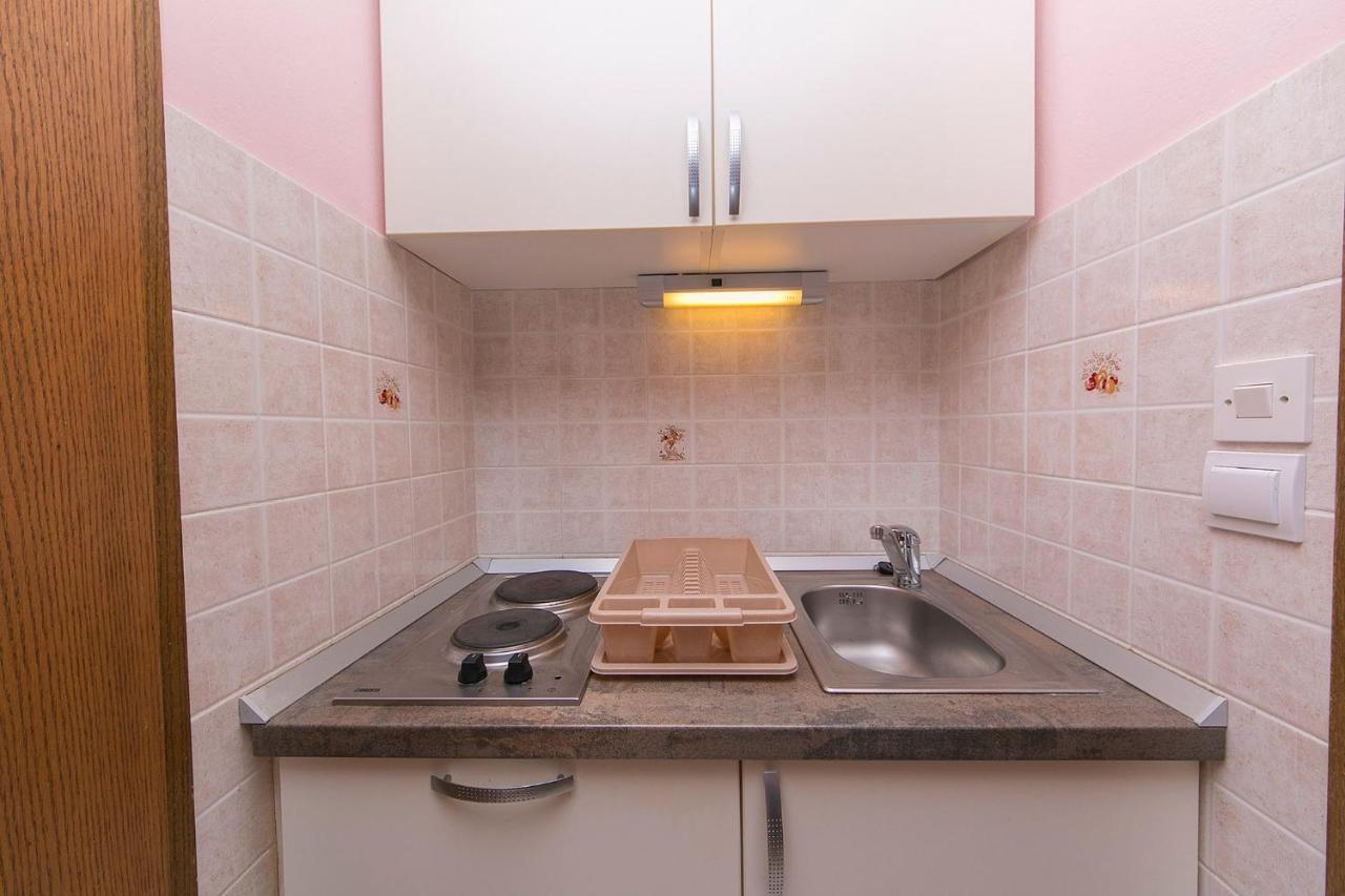 Apartments By The Sea Brela, Makarska - 20778 Екстериор снимка