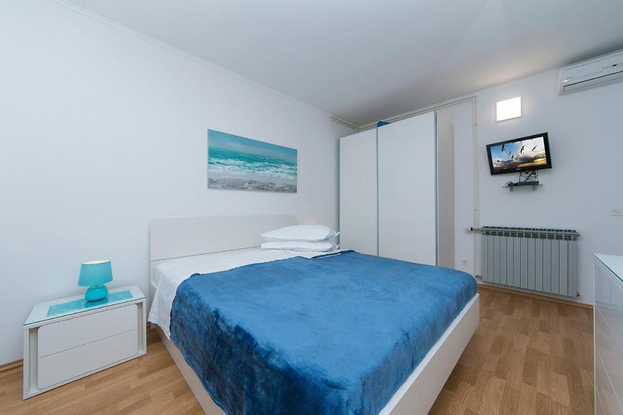 Apartments By The Sea Brela, Makarska - 20778 Екстериор снимка