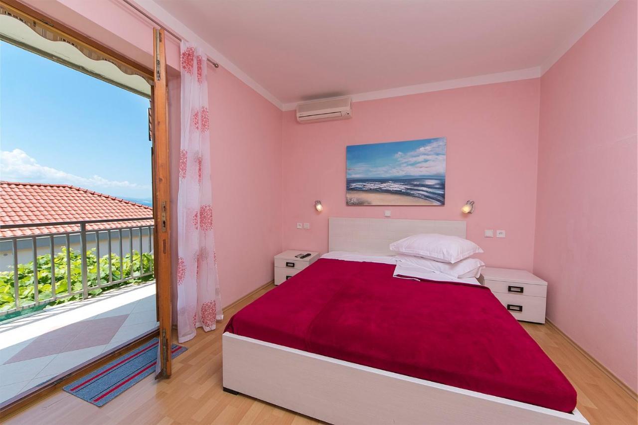 Apartments By The Sea Brela, Makarska - 20778 Екстериор снимка