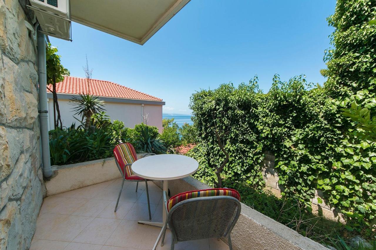 Apartments By The Sea Brela, Makarska - 20778 Екстериор снимка