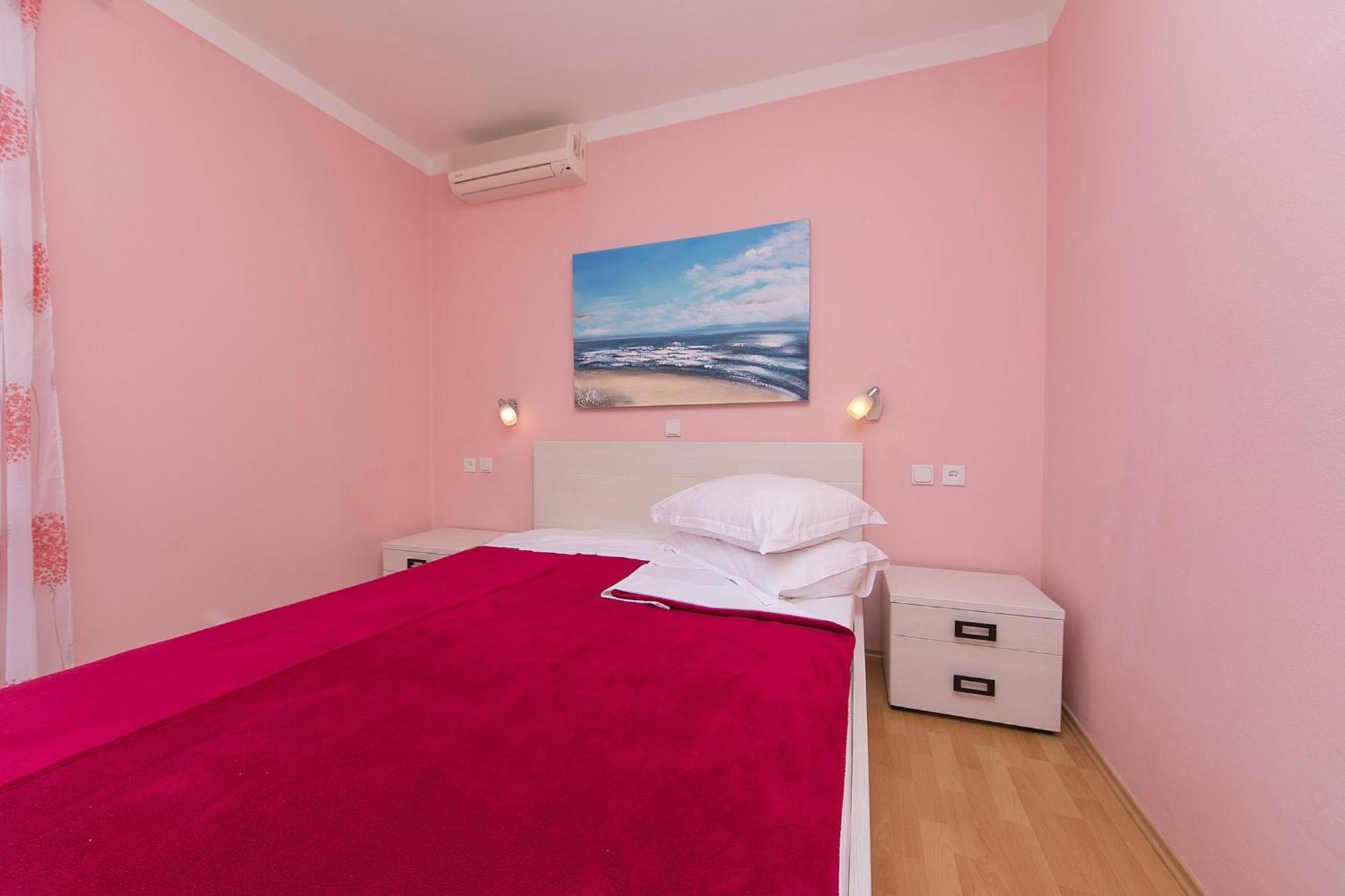 Apartments By The Sea Brela, Makarska - 20778 Стая снимка