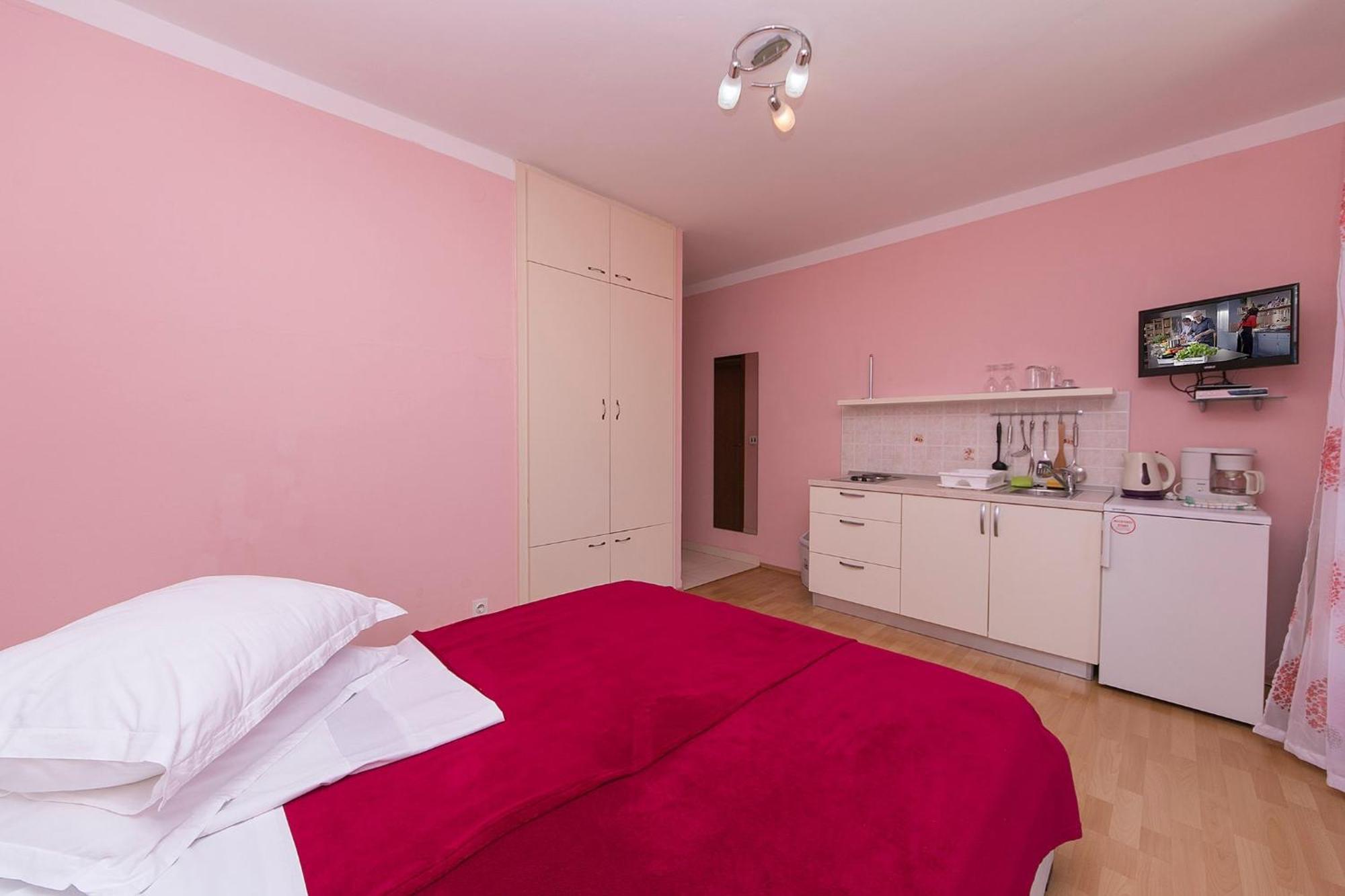 Apartments By The Sea Brela, Makarska - 20778 Стая снимка