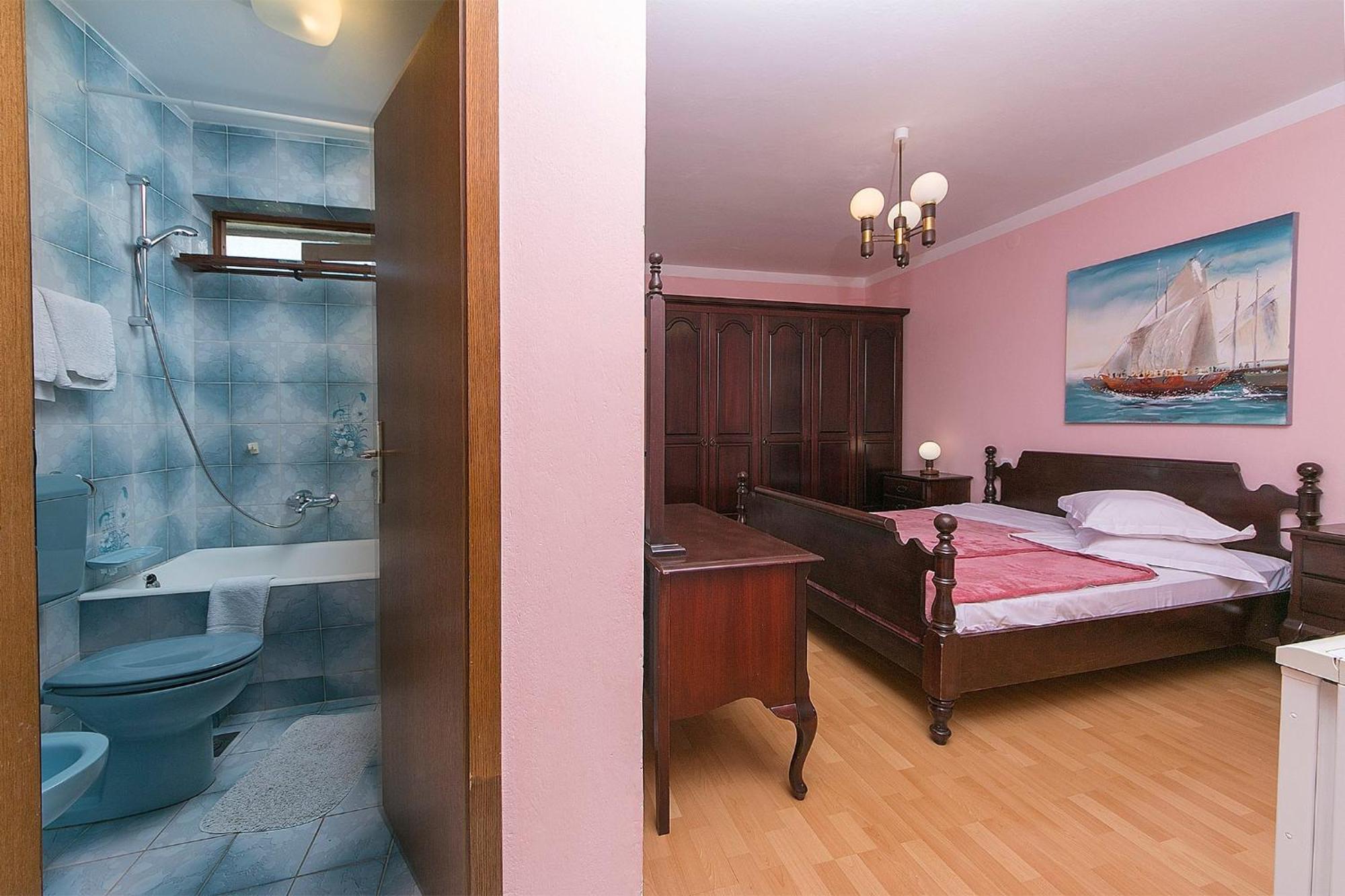 Apartments By The Sea Brela, Makarska - 20778 Стая снимка
