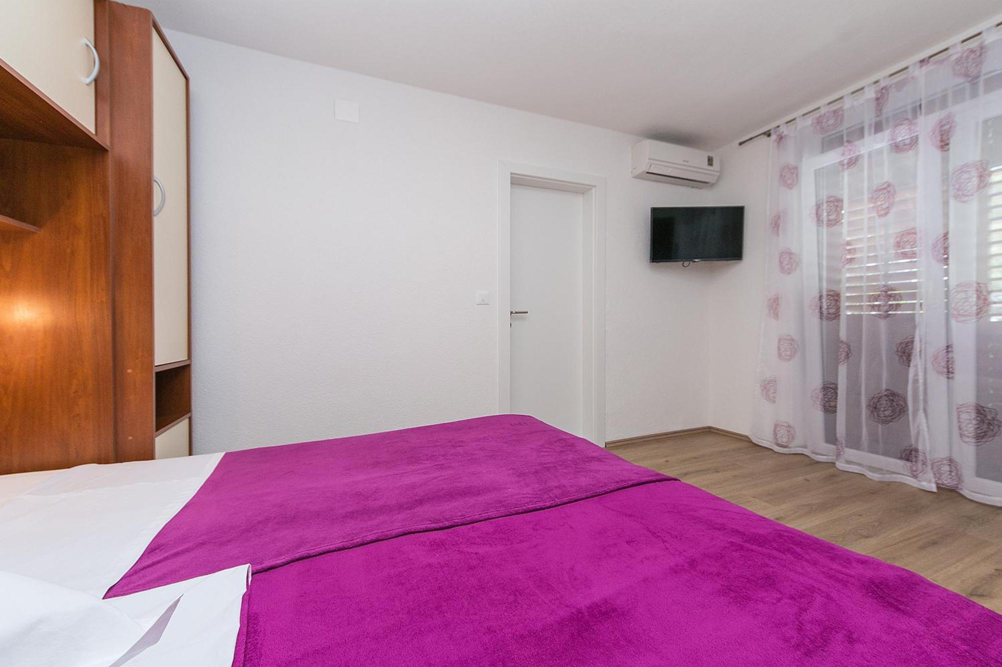 Apartments By The Sea Brela, Makarska - 20778 Стая снимка