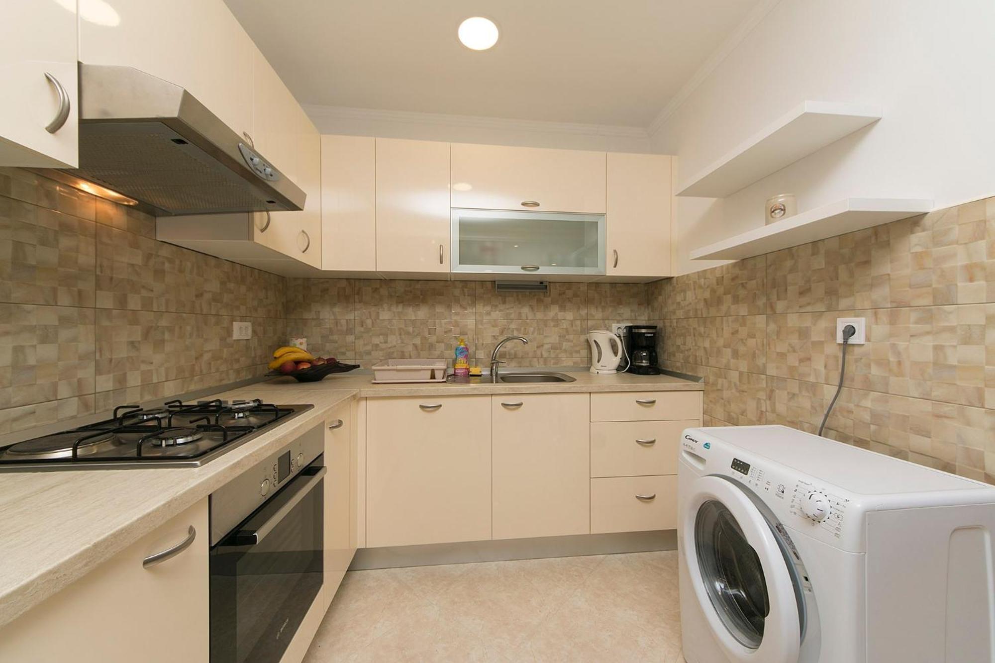 Apartments By The Sea Brela, Makarska - 20778 Стая снимка