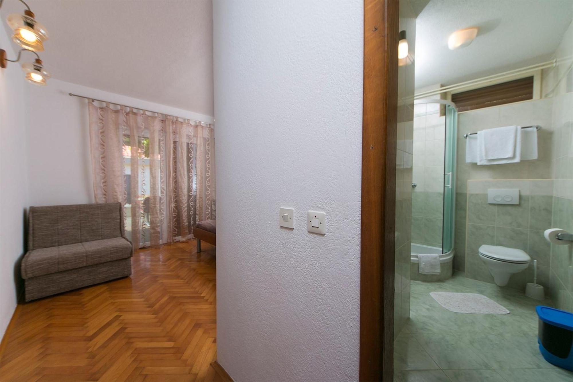 Apartments By The Sea Brela, Makarska - 20778 Стая снимка