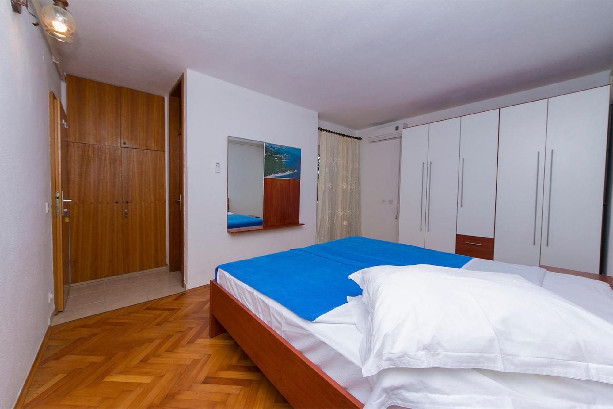 Apartments By The Sea Brela, Makarska - 20778 Стая снимка