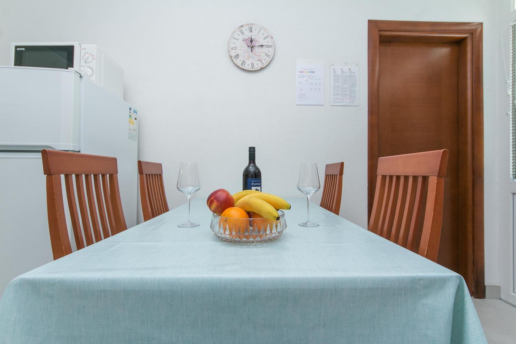 Apartments By The Sea Brela, Makarska - 20778 Стая снимка