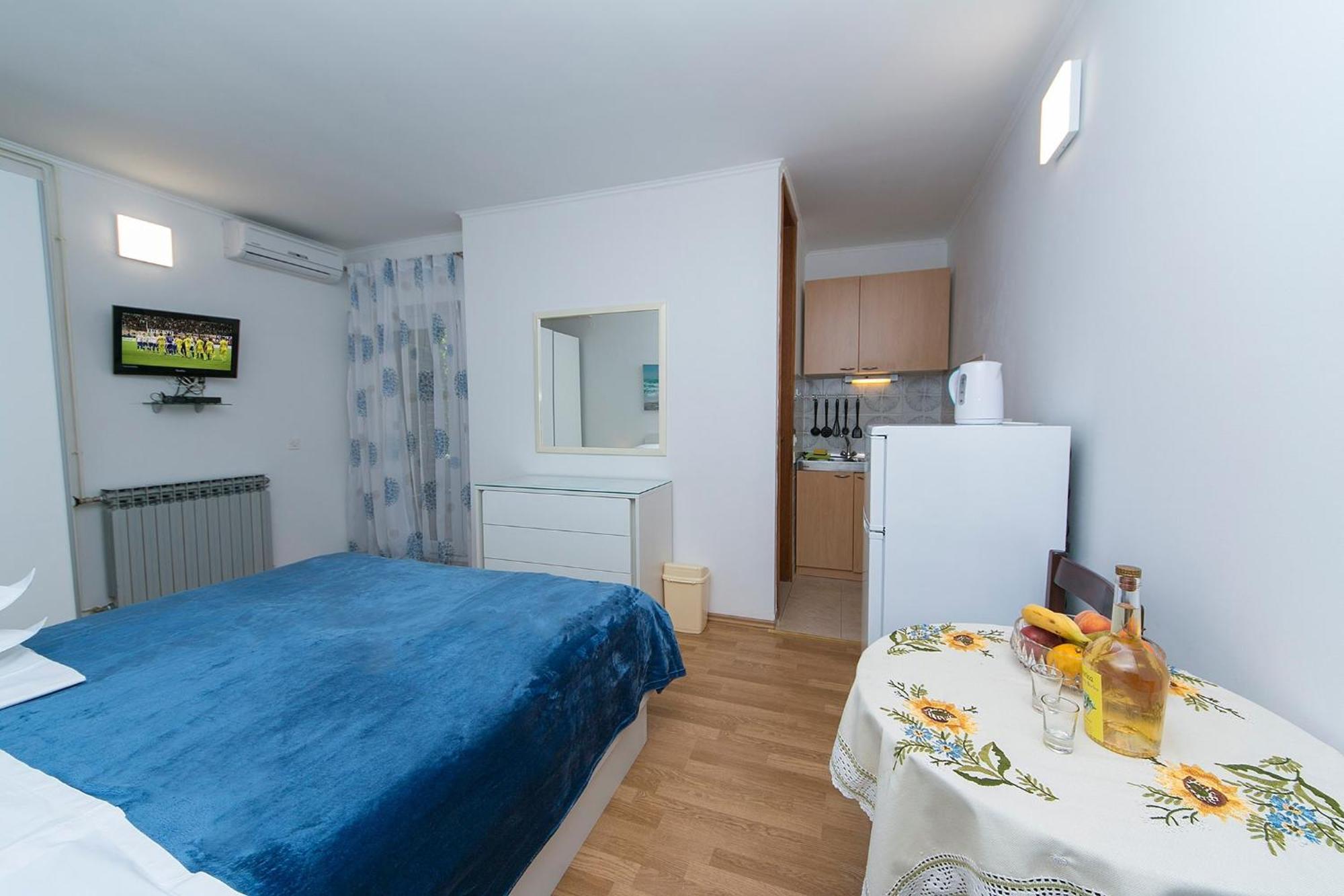 Apartments By The Sea Brela, Makarska - 20778 Стая снимка