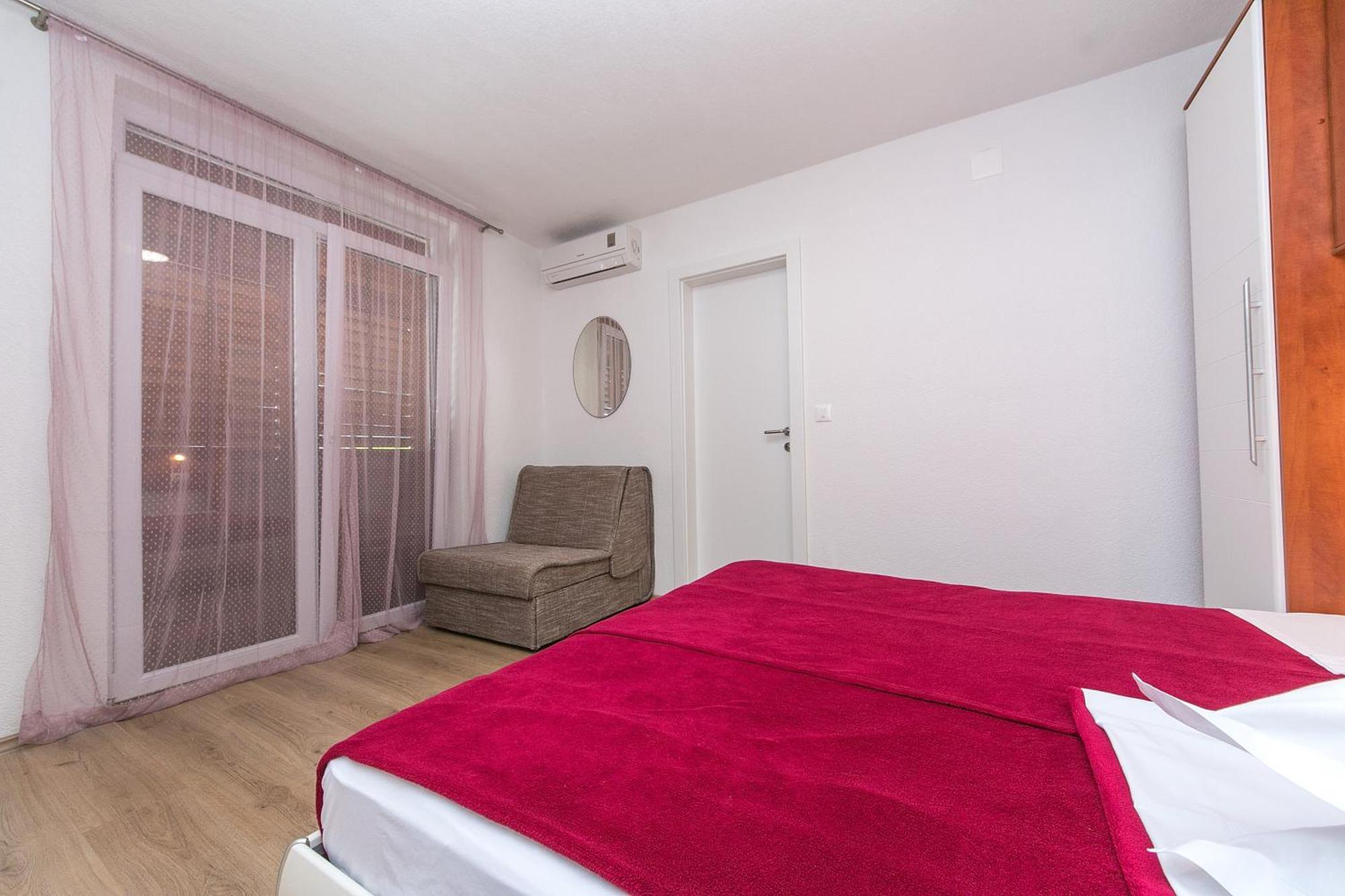 Apartments By The Sea Brela, Makarska - 20778 Стая снимка