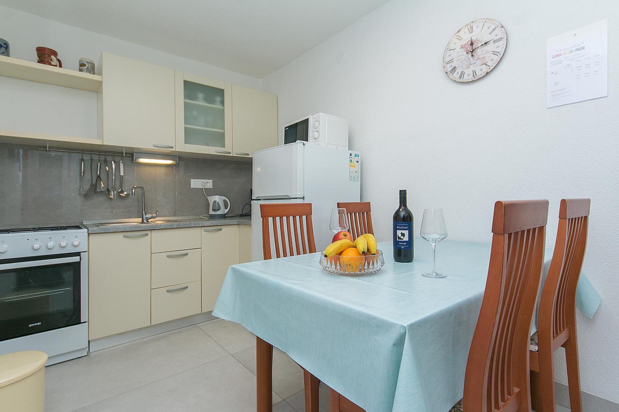 Apartments By The Sea Brela, Makarska - 20778 Стая снимка