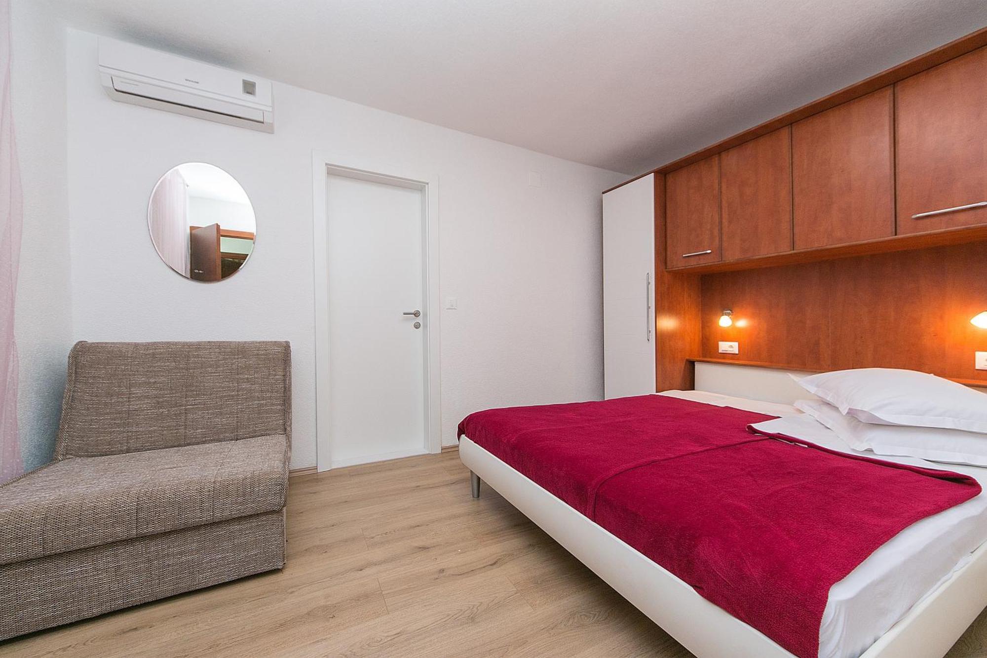Apartments By The Sea Brela, Makarska - 20778 Стая снимка